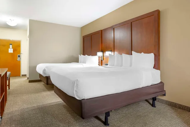 Room, 2 Queen Beds, Spark by Hilton Salem East Electric Road 1/3