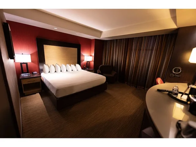 غرفة بسرير كينج لذوي الإعاقة، Cherokee Casino & Hotel Roland 1/4