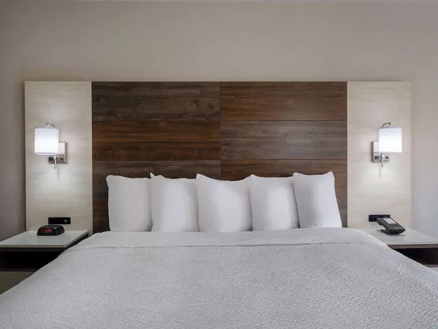 غرفة بسرير كينج، Days Inn by Wyndham Clemson 7/7