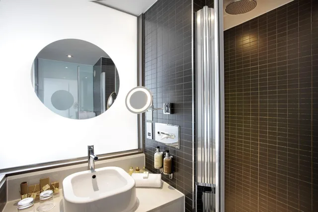 غرفة قياسية بسرير مزدوج مع أريكة، HOLIDAY INN BRISTOL CITY CENTRE 10/10
