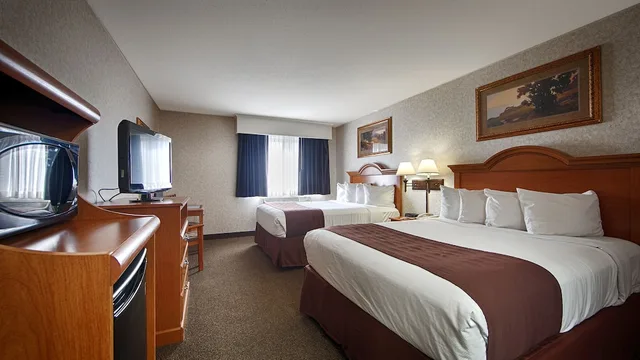 Standard, 2 Queen Beds, Pool Side، Revel Hotel Minot, SureStay Collection by Best Western 5/10