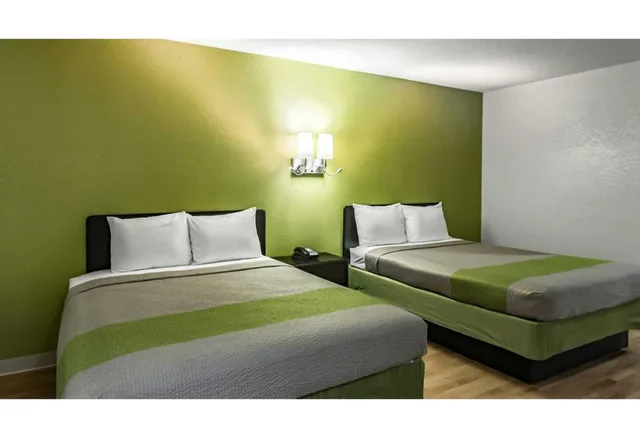 غرفة بسريرين مزدوجين، Motel6 Augusta, KS 1/8