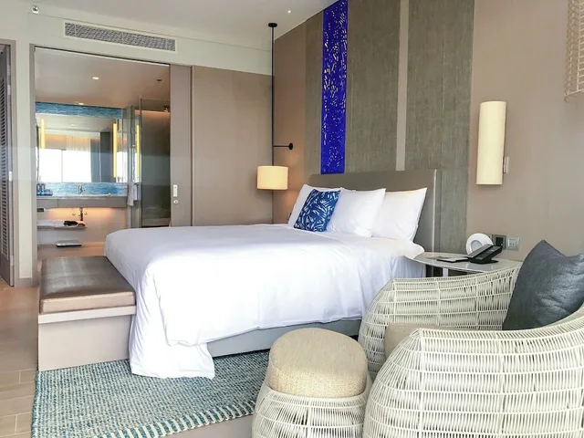 جناح بإطلالة على البحر بشرفة بغرفة نوم واحدة، Renaissance Pattaya Resort Spa 5/10