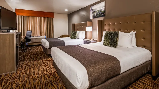 Standard, 2 Queen Beds, Best Western Plus Peppertree Airport Inn 4/9
