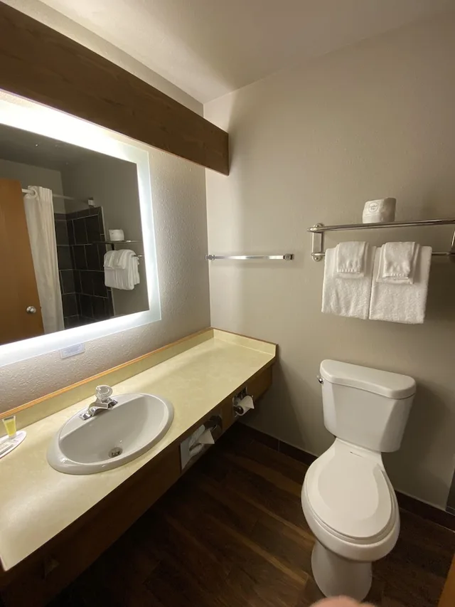 غرفة بسريرين كوين، Super 8 By Wyndham Green Bay Near Stadium 8/10