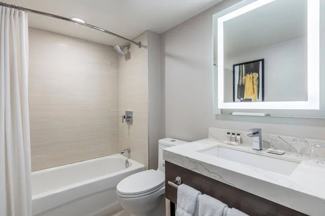 جناح بسريرين كوين، Delta Hotels by Marriott Vancouver Downtown Suites 3/4