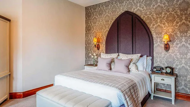 غرفة سوبيريور بسرير مزدوج، Stanbrook Abbey 2/3