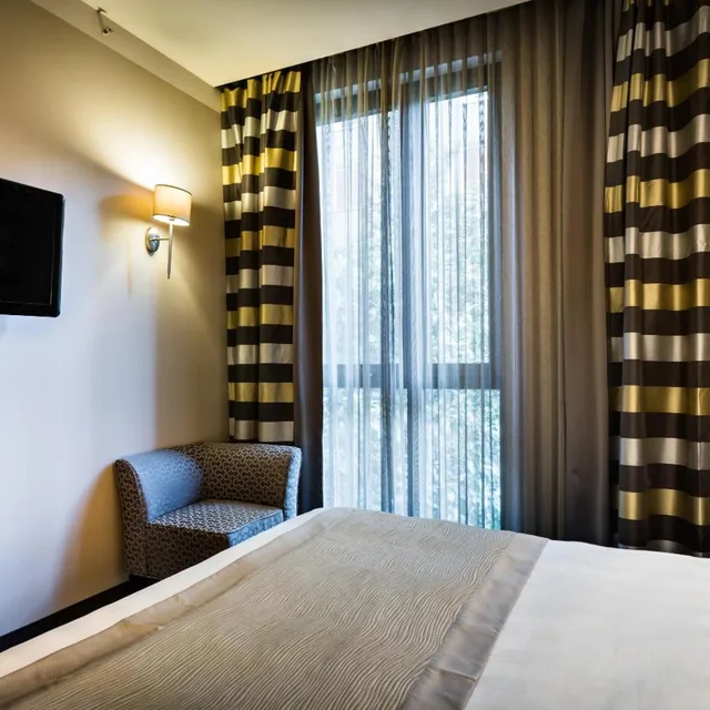 غرفة مفردة، Uptown Palace 2/10