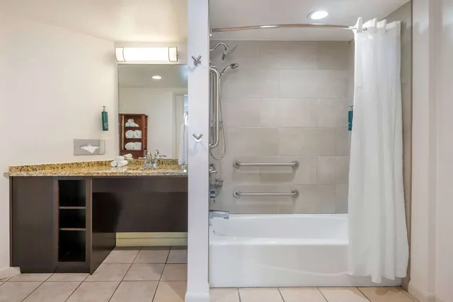 جناح بسرير كينج بشرفة بغرفة نوم واحدة بحوض استحمام لذوي الإعاقة، Hilton Vacation Club Daytona Beach Regency 4/4