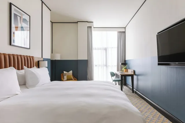غرفة بريميوم بسرير كوين، voco Belfast, an IHG Hotel 2/9
