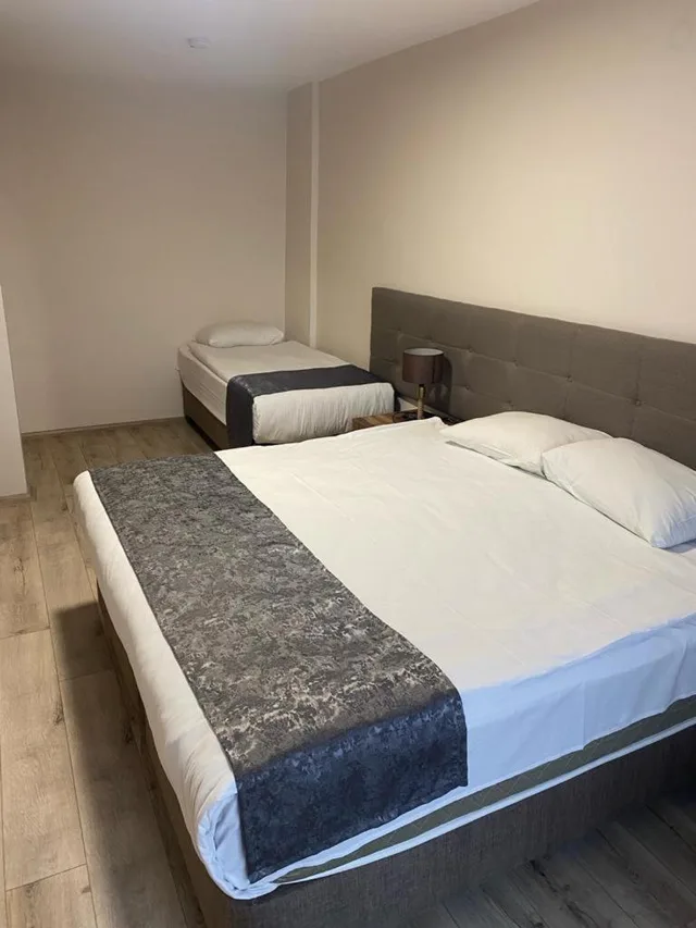 جناح، Zumrut Palas Otel 4/6