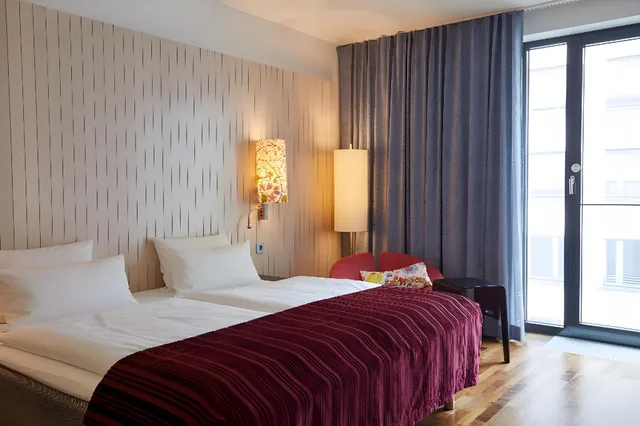 غرفة عائلية قياسية بسرير كينج وأسرّة بطابقين، Scandic Berlin Potsdamer Platz 1/2