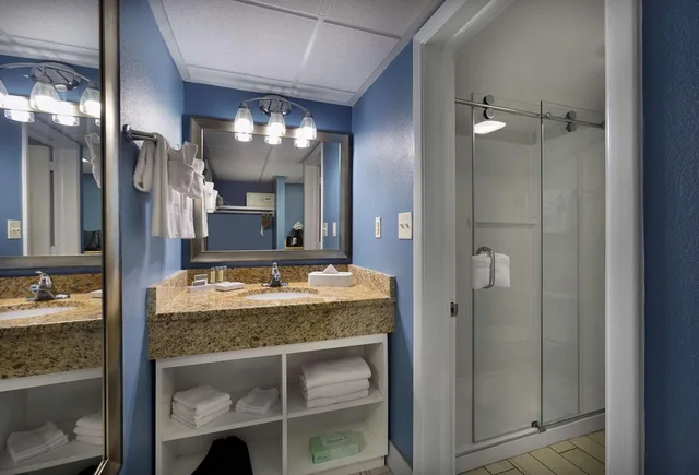 Room, King Bed, Pool View, Balcony, Dayton House Resort, BW Signature Collection 3/4