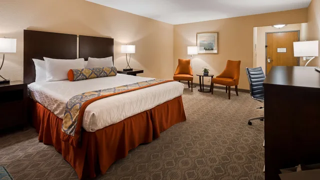 غرفة قياسية بسرير كينج، Best Western Plus Monterey Inn 2/6