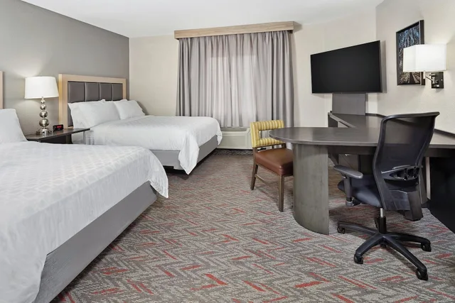 غرفة قياسية بسرير كوين، Candlewood Suites Appleton 5/10