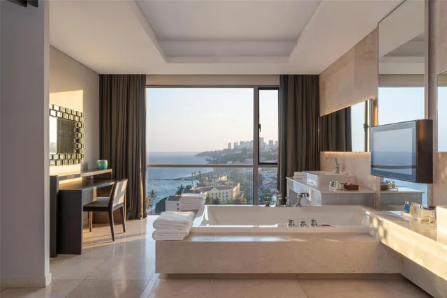 جناح رئاسي بسرير كينج بإطلالة على البحر بشرفة، RADISSON BLU HOTEL & RESIDENCE, MAPUTO 7/7