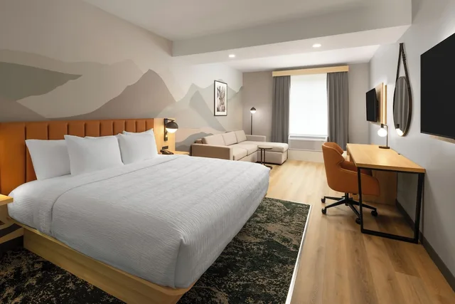 Suite, King Bed, Accessible, La Quinta Inn and Suites by Wyndham Leavenworth 1/7