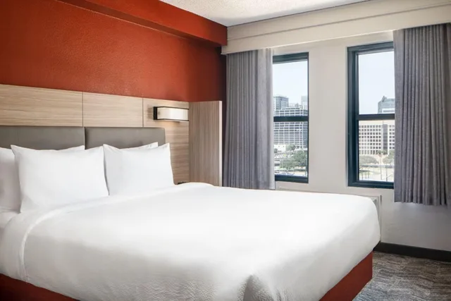 جناح لذوي الإعاقة، SpringHill Suites Dallas Downtown/West End 1/5