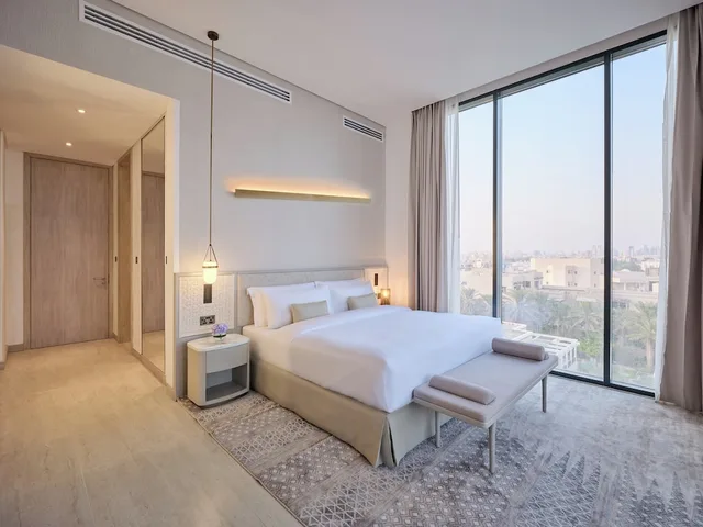 Suite, King Bed, Sea Front, Balcony، Arabella Beach Hotel Kuwait, Vignette Collection 1/4