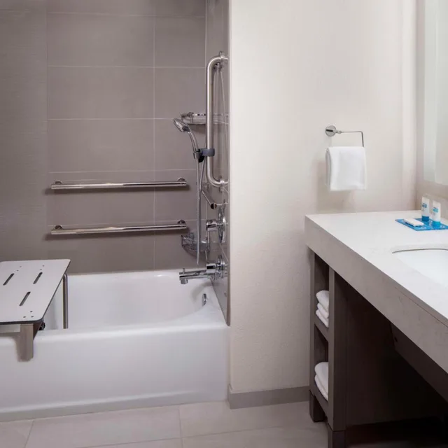 1 Bedroom, Specialty, Suite, Queen Bed, Kitchen, Accessible, Hyatt House Charleston Mount Pleasant 2/2