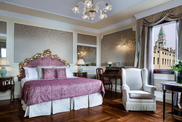 Junior Suite, Queen Bed, Lagoon View، Baglioni Hotel Luna 2/4