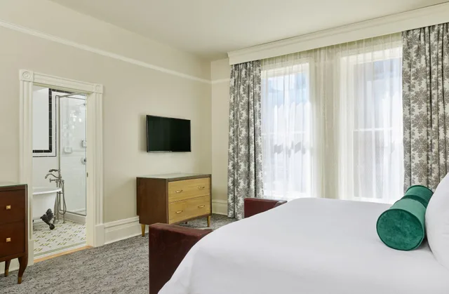 غرفة بريميوم كلاسيكية بسرير كينج، The Oxford Hotel 5/10