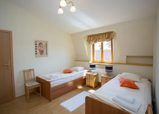 شقة كلاسيكية بسريرين منفصلين بغرفتي نوم مع أريكة، Kazimierz S Secret Apartments 9/10