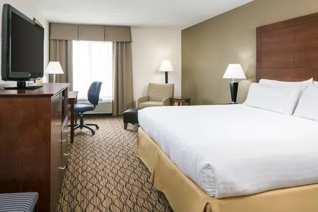 غرفة قياسية بسرير كينج، Holiday Inn Express Hotel Suites Clinton 4/8