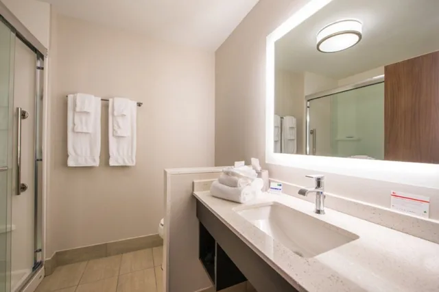غرفة تنفيذية بسرير كينج، Holiday Inn Express Jacksonville East 1/1