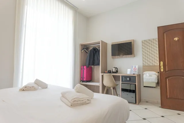 غرفة قياسية ثلاثية بسرير كوين وسرير فردي، Garibaldi Suite 4/10