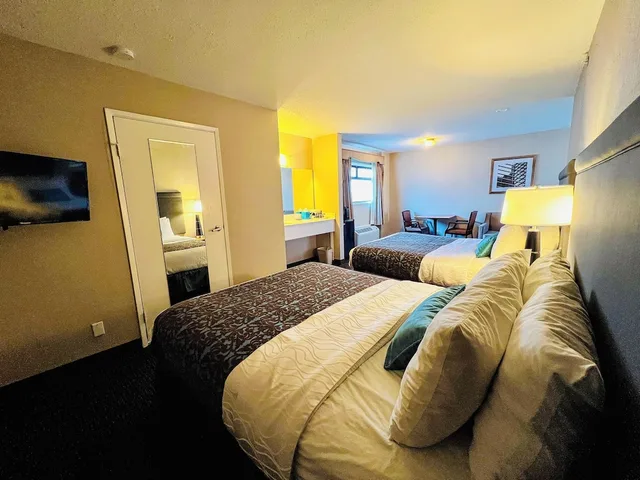 Luxury, Suite, 2 Queen Beds, Living and Dining Areas، City Center Inn and Suites 3/5
