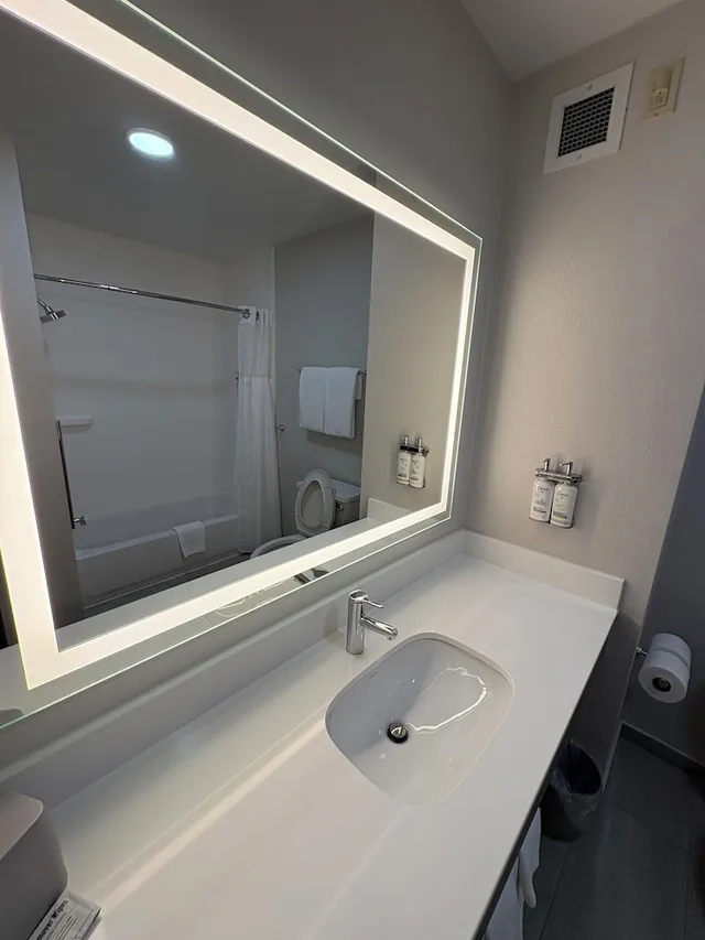 غرفة قياسية بسرير كوين، Holiday Inn Express Hotel And Suites Lafayette 10/10