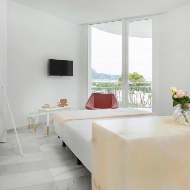 Room, Double Bed, Side Sea View, Balcony، Hotel Aromar 5/8