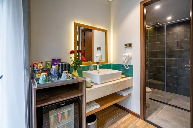 Deluxe, Triple, 1 King and 1 Single Beds, Pool View, Chi House Danang 3/3