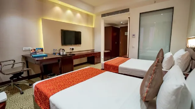 Deluxe, Twin Beds, Pride Hotel And Convention Centre 2/2