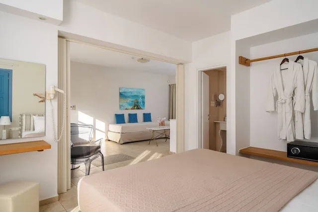 Executive, Suite, 1 Double and 3 Single Beds, Hot Tub، Mitos Suites 4/10