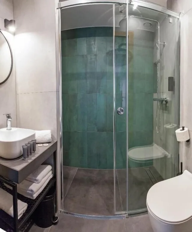 شقة بريميوم بسرير كوين مع أريكة، Hotel Alexander 2/3