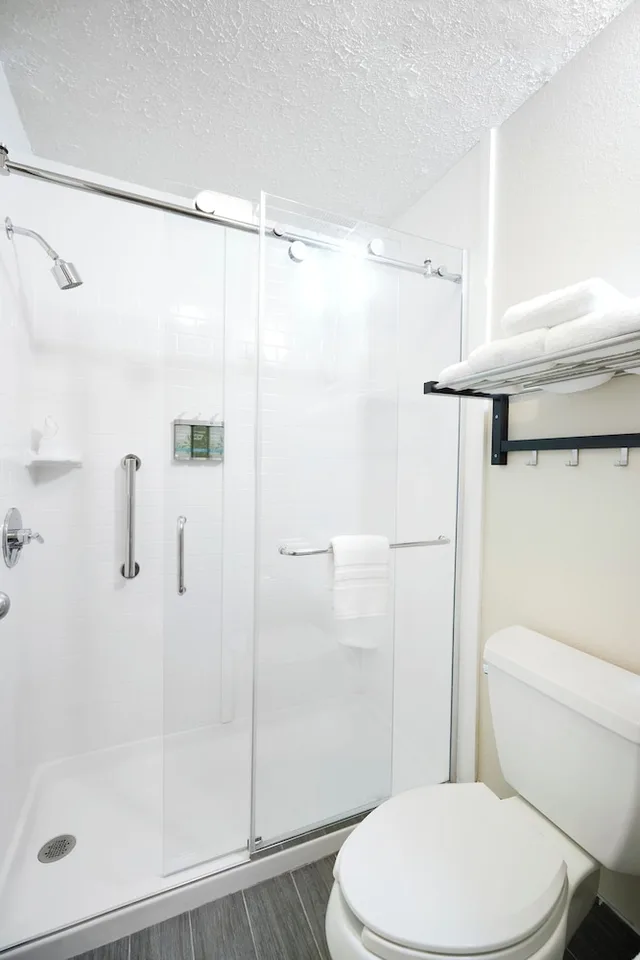 غرفة قياسية بسرير كينج، Olentangy Motor Inn 2/2
