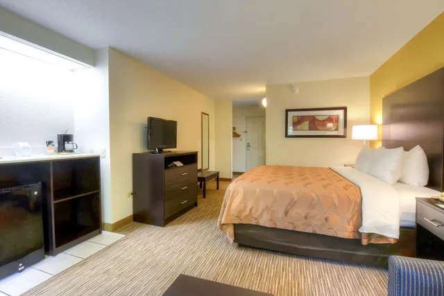 جناح بسرير كينج لذوي الإعاقة، Quality Inn Cherokee Riverside 1/1