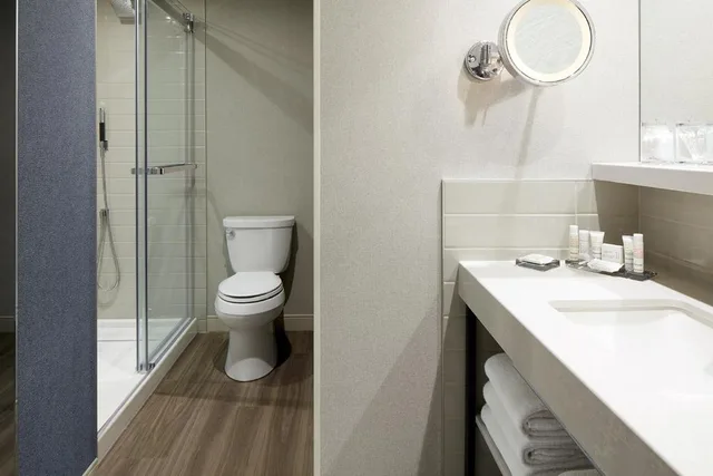 غرفة قياسية بسرير مزدوج، Quebec City Marriott Downtown 2/2