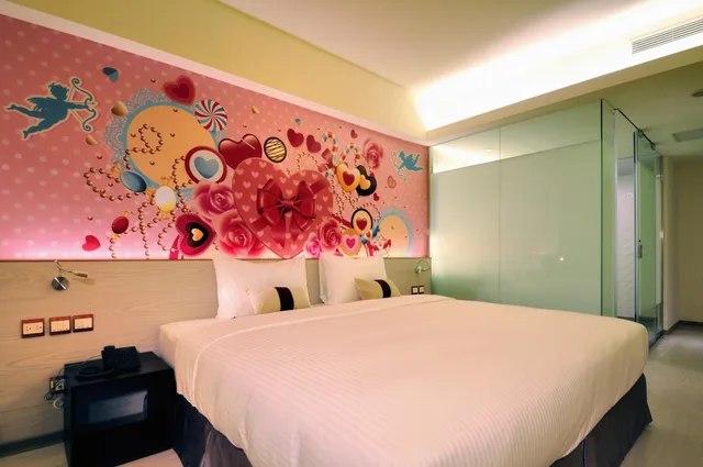 Room, King Bed, King and Twin Beds, Audi Garden Business Hotel 2/2