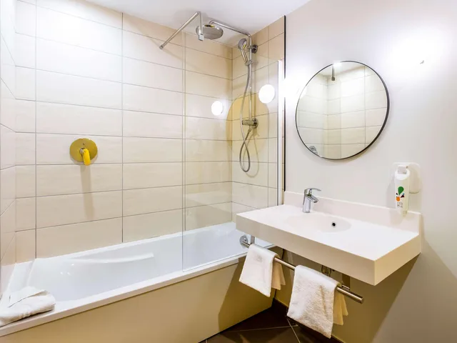 شقة بسرير مزدوج وسريرين منفصلين، Ibis Styles Paris Meteor Avenue D'italie 2/3