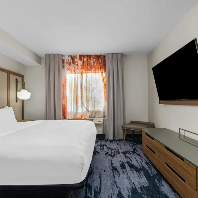 Room, King Bed, Bathtub, Accessible, Fairfield Inn and Suites Billings 3/10