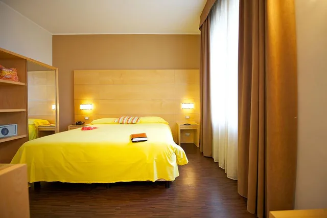 Room, Double Bed, Parma Toscanini 1/1