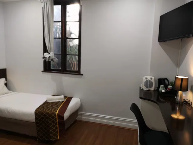 Room, Twin Beds, Shared Bathroom, Newtown Cozystays 7/8
