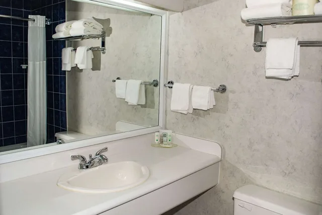 غرفة بسريرين كوين، Rodeway Inn Grand Falls 3/3