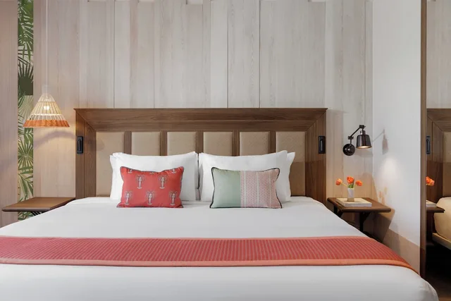 غرفة قياسية بسرير كينج بشرفة، Hotel Indigo Turks Caicos Grace Bay by IHG 2/8