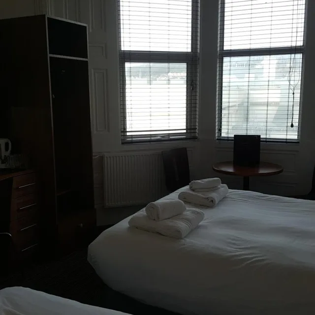 غرفة عائلية، The York Hotel 6/10