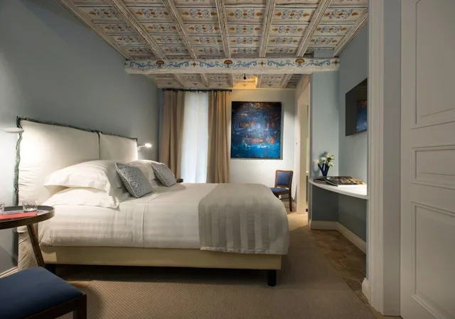 Inner, Standard, King Bed, with View، Palazzo Caruso 2/3