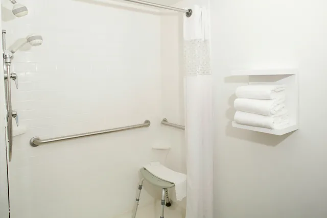 غرفة بسرير كينج لذوي الإعاقة، Hampton Inn Portage 8/8